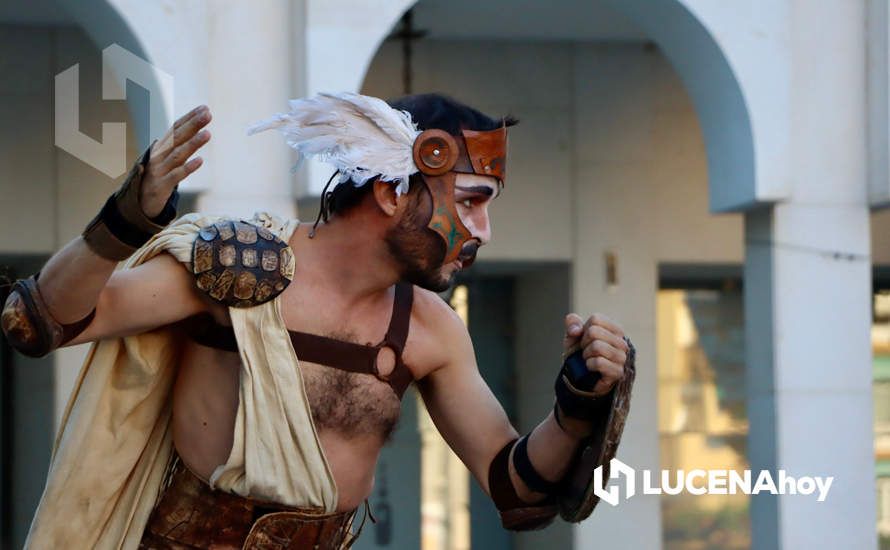 GALERÍA: El pasacalles 'Dioses y monstruos' ha abierto este viernes la XXV Semana del Teatro de Lucena GALERÍA: El pasacalles 'Dioses y monstruos' ha abierto este viernes la XXV Semana del Teatro de Lucena