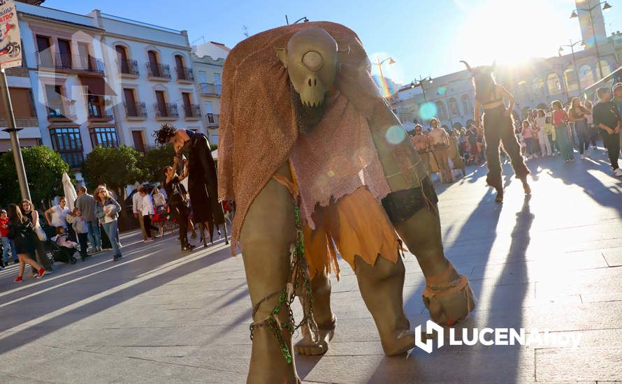 GALERÍA: El pasacalles 'Dioses y monstruos' ha abierto este viernes la XXV Semana del Teatro de Lucena GALERÍA: El pasacalles 'Dioses y monstruos' ha abierto este viernes la XXV Semana del Teatro de Lucena