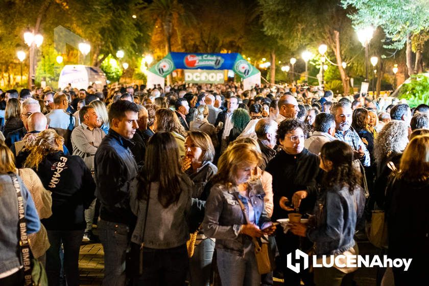 GALERÍA 1: Lucena vuelve a convertirse en el paraíso de los "vesperos" gracias a la XI Ruta Subbética en Vespa: Las fotos de la fiesta de bienvenida y la salida