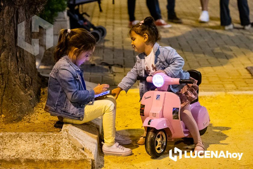 GALERÍA 1: Lucena vuelve a convertirse en el paraíso de los "vesperos" gracias a la XI Ruta Subbética en Vespa: Las fotos de la fiesta de bienvenida y la salida