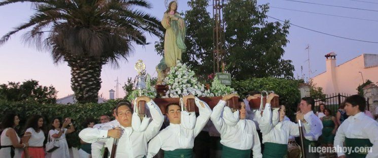  Una joven cuadrilla procesiona a la Virgen de Las Vegas (fotos) 