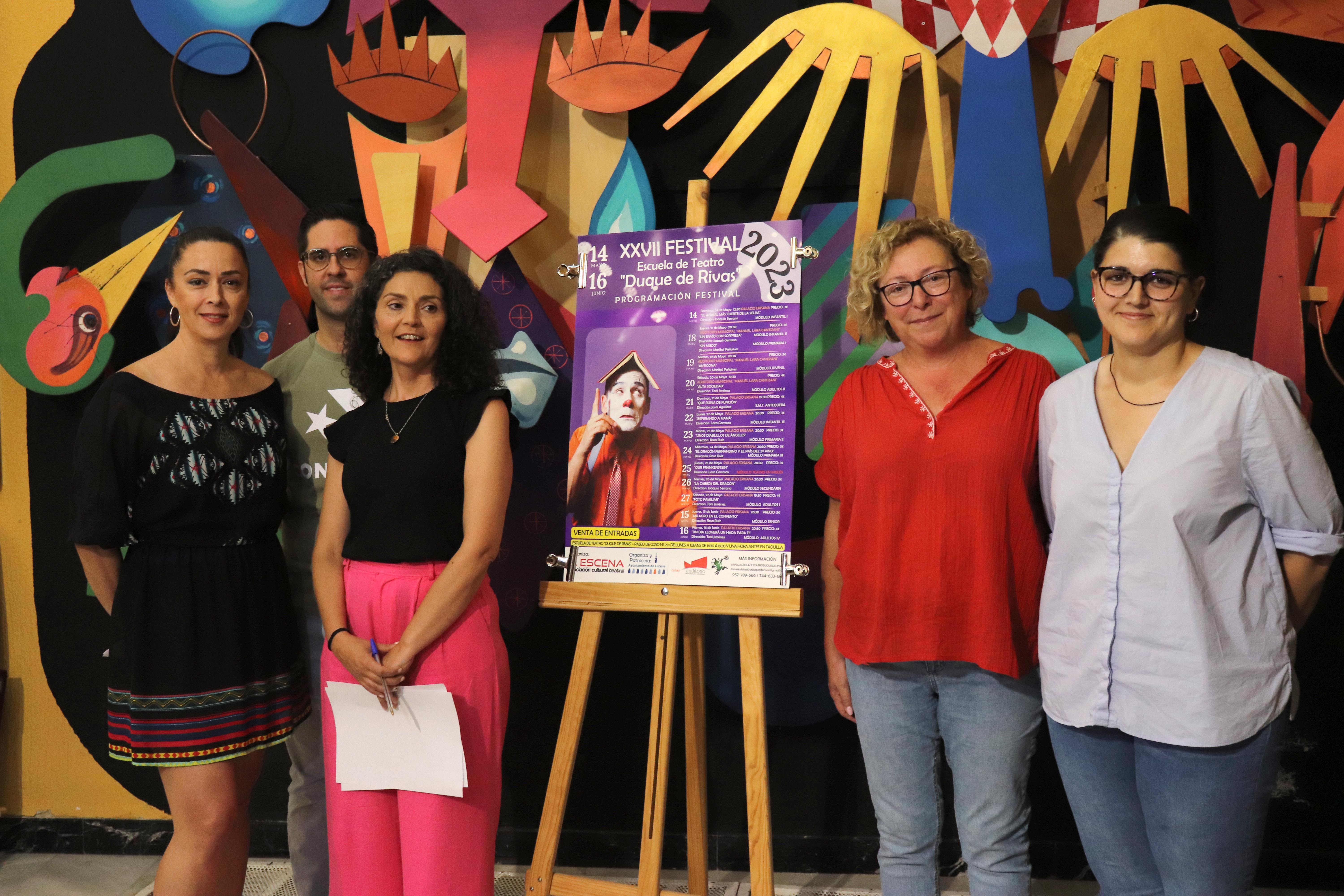 Un momento de la presentación del festival de la Escuela de Teatro "Duque de Rivas"