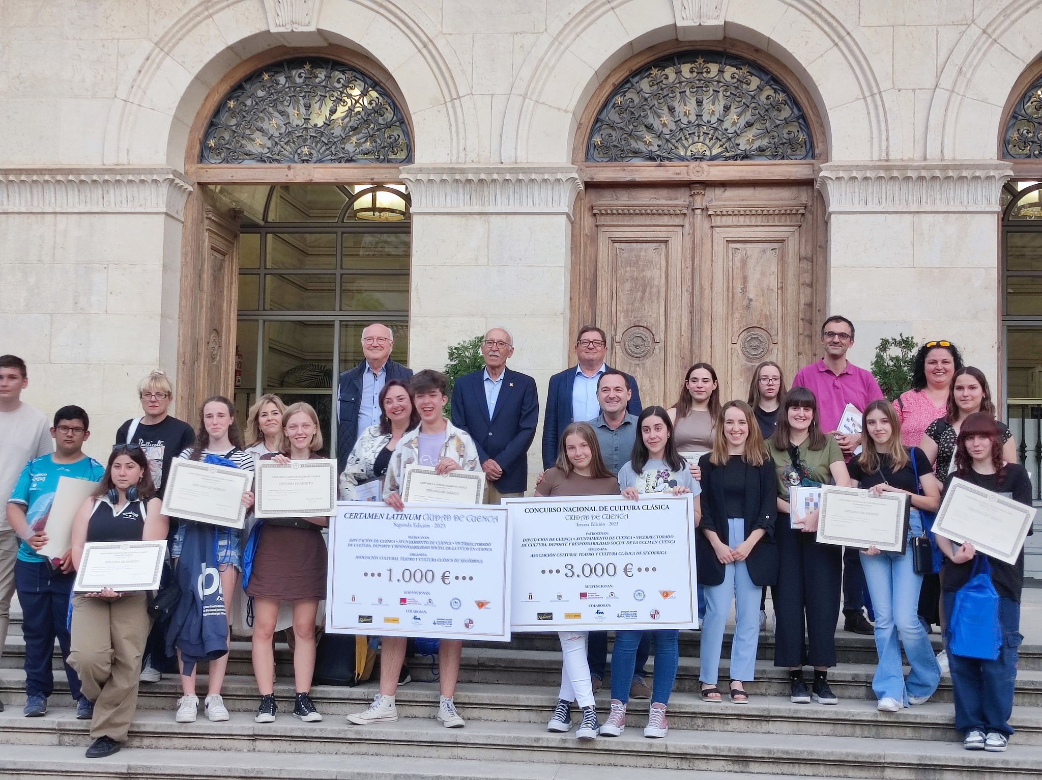 Entrega de premios del certamen, en el centro las ganadoras del mismo, del IES Sierra de Aras de Lucena