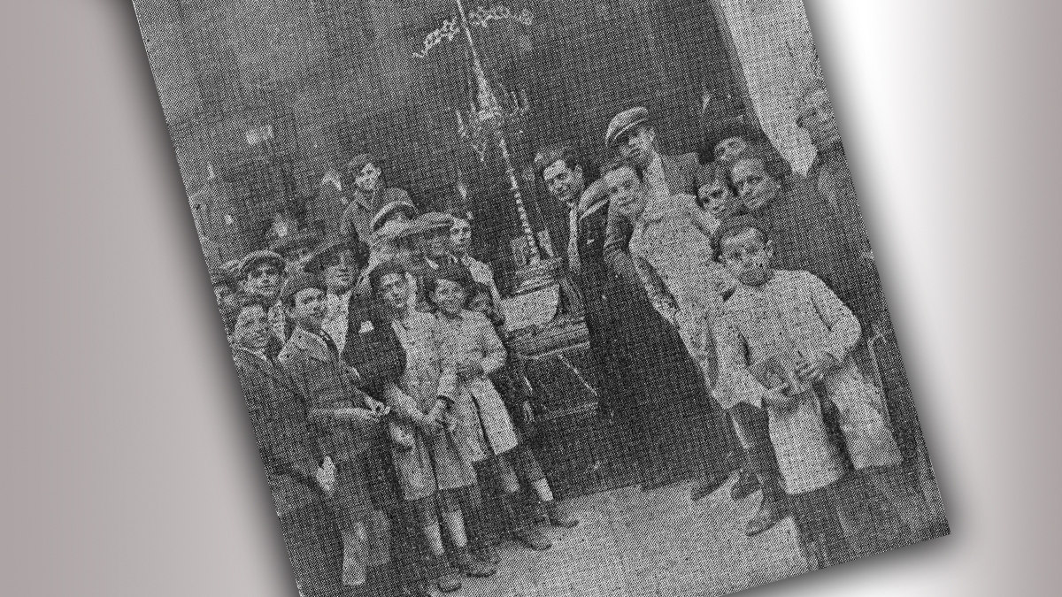 Una imagen del velón regalado al dictador Miguel Primo de Rivera extraído de la prensa local de la época