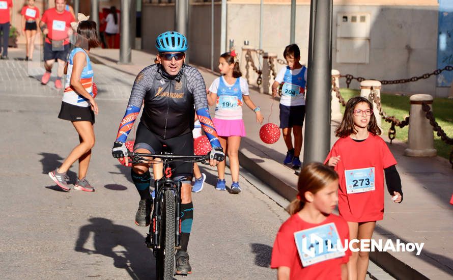 GALERÍA 2: "CORRER CON CORAZÓN": Las fotos del paso por el centro y línea de meta