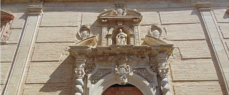  Retiran el andamiaje de la fachada principal de San Pedro Mártir (fotos) 