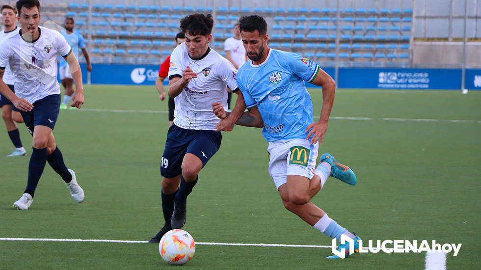  Un lance del partido disputado esta tarde en el estadio Ciudad de Lucena 