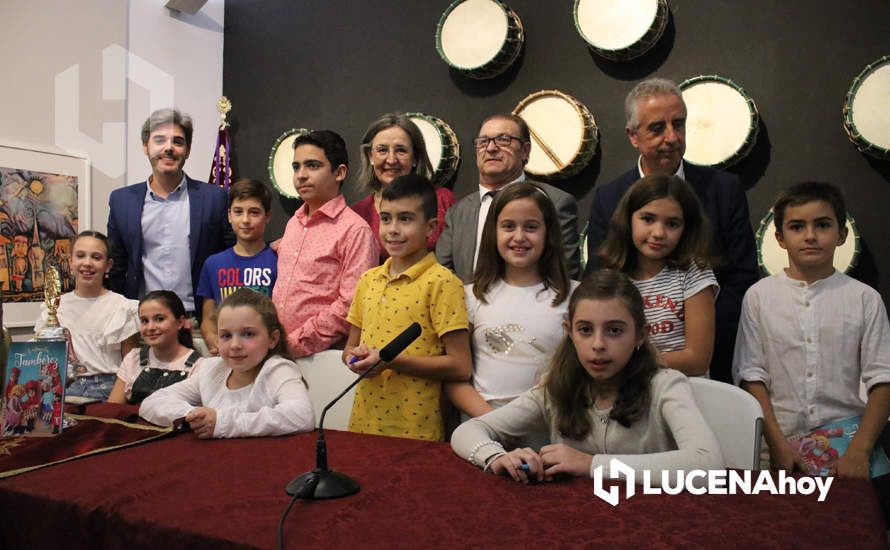 GALERÍA: Gran acogida en la presentación del libro ?La Familia Tambórez' de Jesús Alonso Arroyo y la exposición de sus ilustraciones GALERÍA: Gran acogida en la presentación del libro ?La Familia Tambórez' de Jesús Alonso Arroyo y la exposición de sus ilustraciones