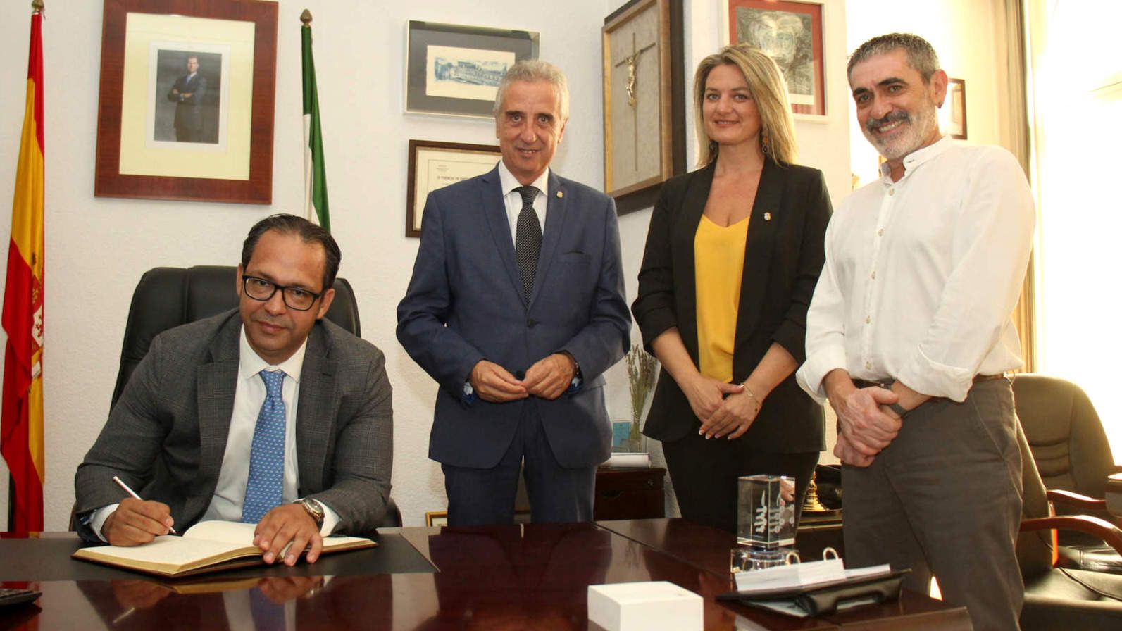  Recepción en el Ayuntamiento al cónsul general marroquí en España, Sidi Sidi Abbah. 