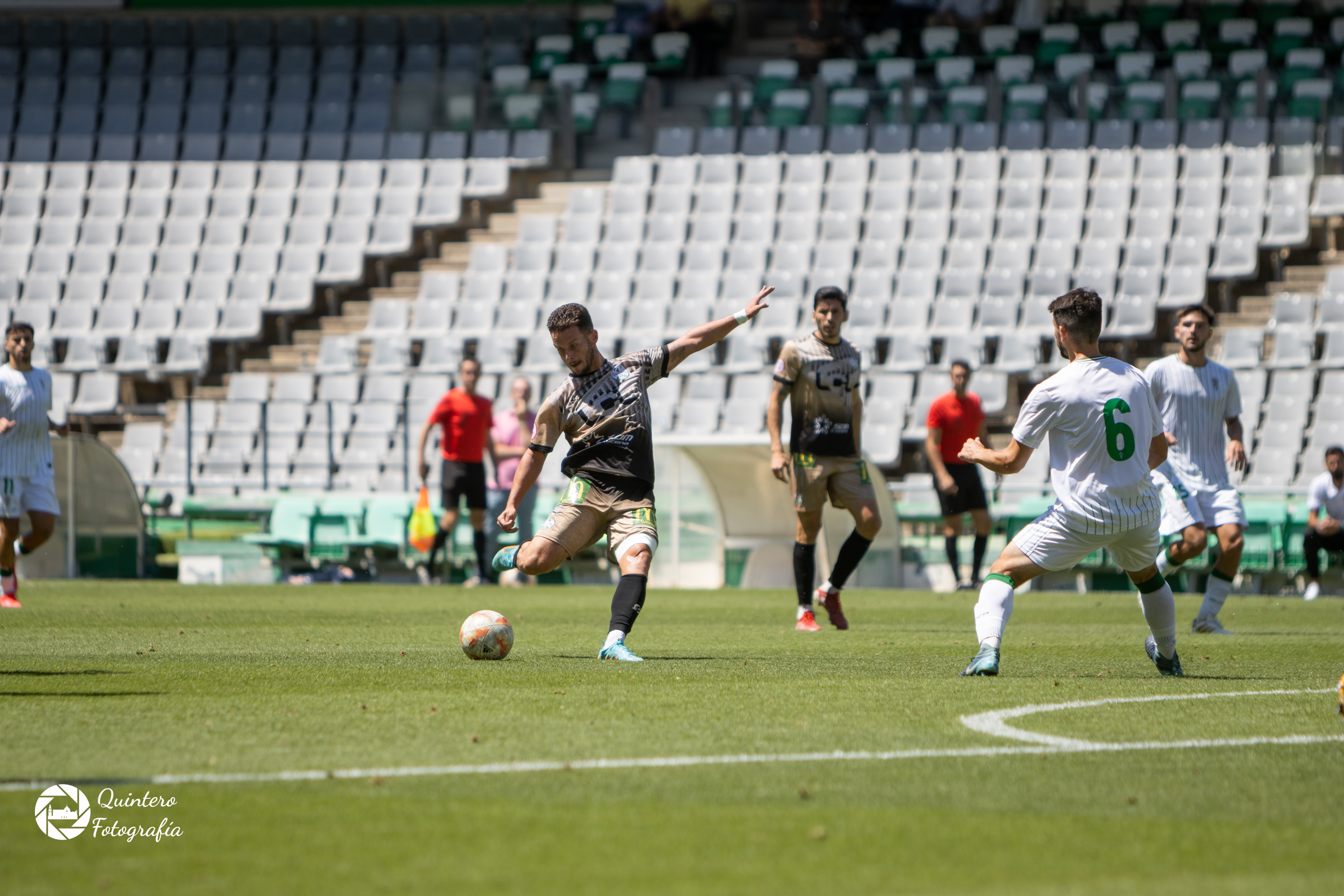 Un lance del partido entre Córdoba B y Ciudad de Lucena. Foto: Antonio Quintero