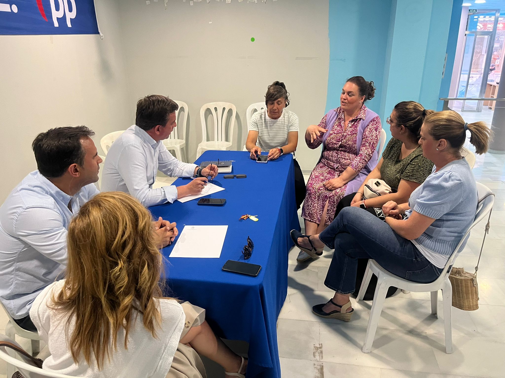 Reunión entre la AMPA del CEIP Antonio Machado y miembros del Partido Popular de Lucena