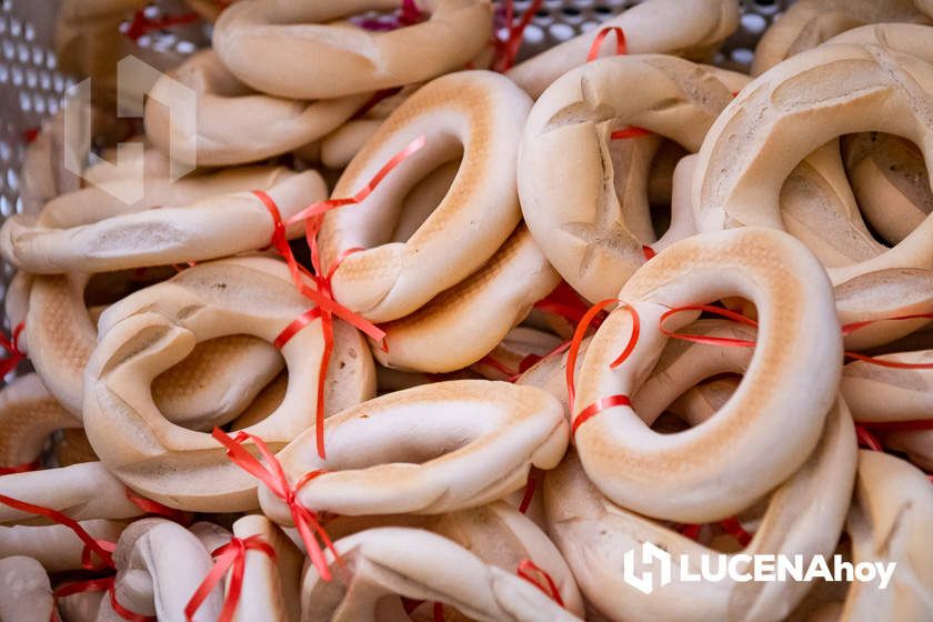 GALERÍA: La iglesia de San Juan Bautista acoge un año más la tradicional misa y reparto de las "rosquillas" de San Rafael GALERÍA: La iglesia de San Juan Bautista acoge un año más la tradicional misa y reparto de las "rosquillas" de San Rafael