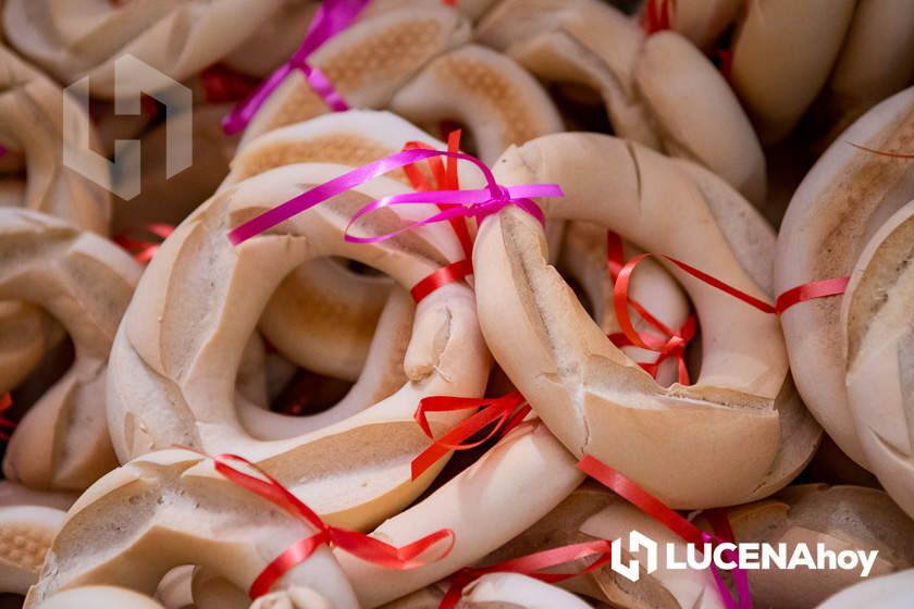 GALERÍA: La iglesia de San Juan Bautista acoge un año más la tradicional misa y reparto de las "rosquillas" de San Rafael GALERÍA: La iglesia de San Juan Bautista acoge un año más la tradicional misa y reparto de las "rosquillas" de San Rafael