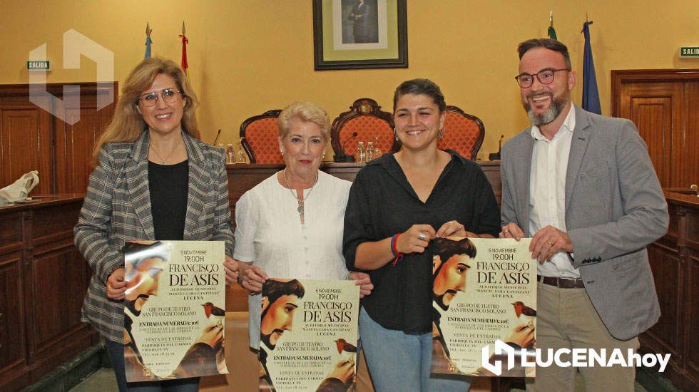  Presentación de la obra en el salón de plenos del Ayuntamiento de Lucena 