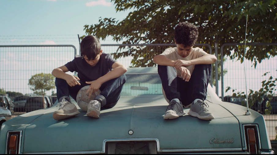  Fotograma del tráiler de 'Cementerio de coches', de Miguel Ángel Olivares 