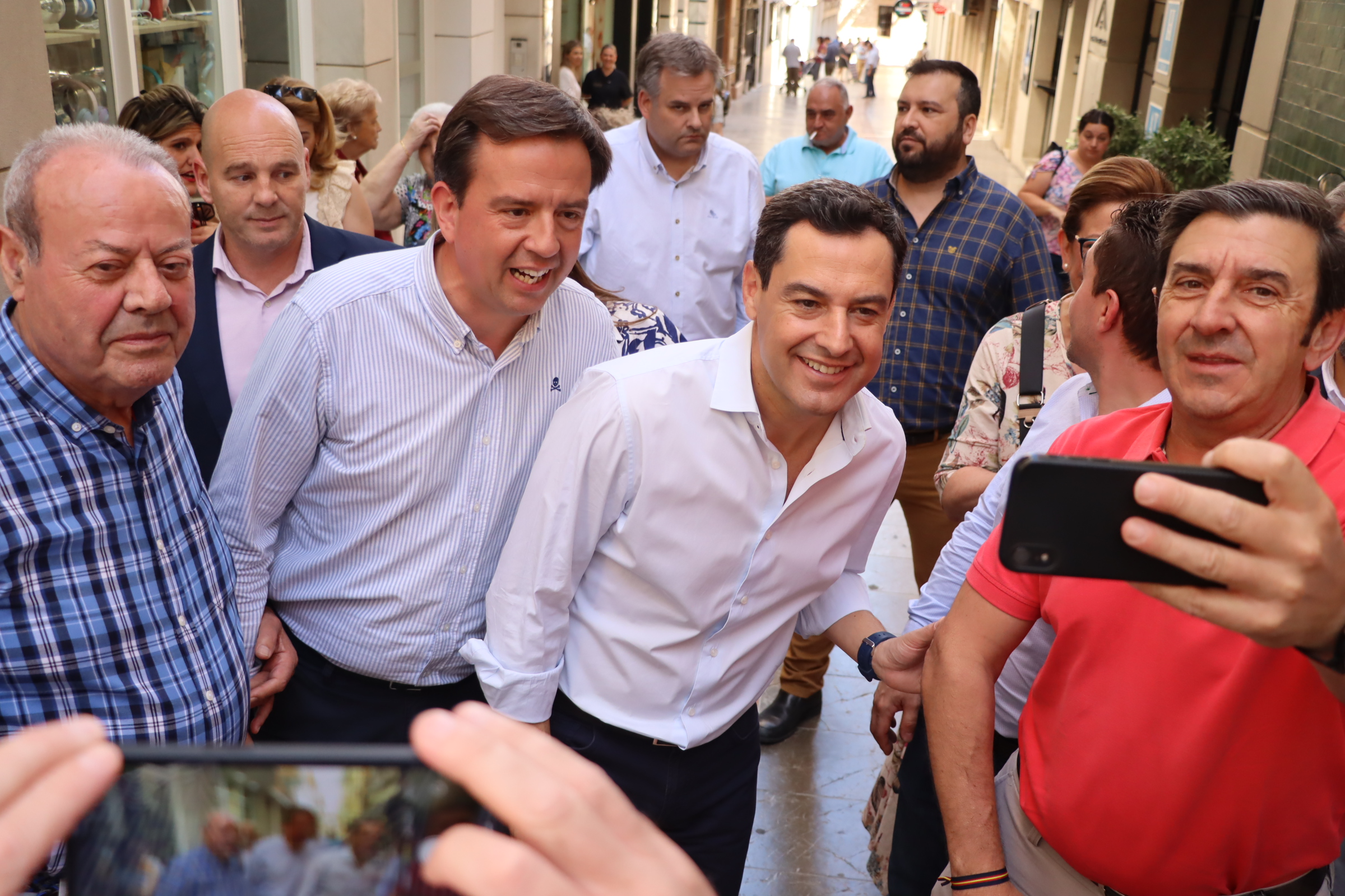 Elecciones Municipales: Paseo electoral de Juan Moreno y Aurelio Fernández Elecciones Municipales: Paseo electoral de Juan Moreno y Aurelio Fernández