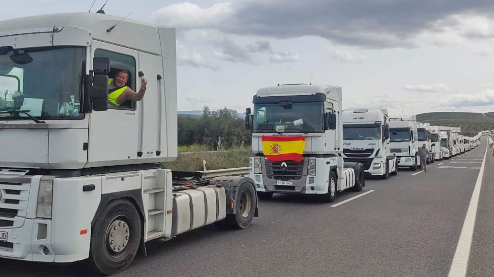  Marcha lenta de camiones entre Lucena y Antequera en el pasado mes de marzo 