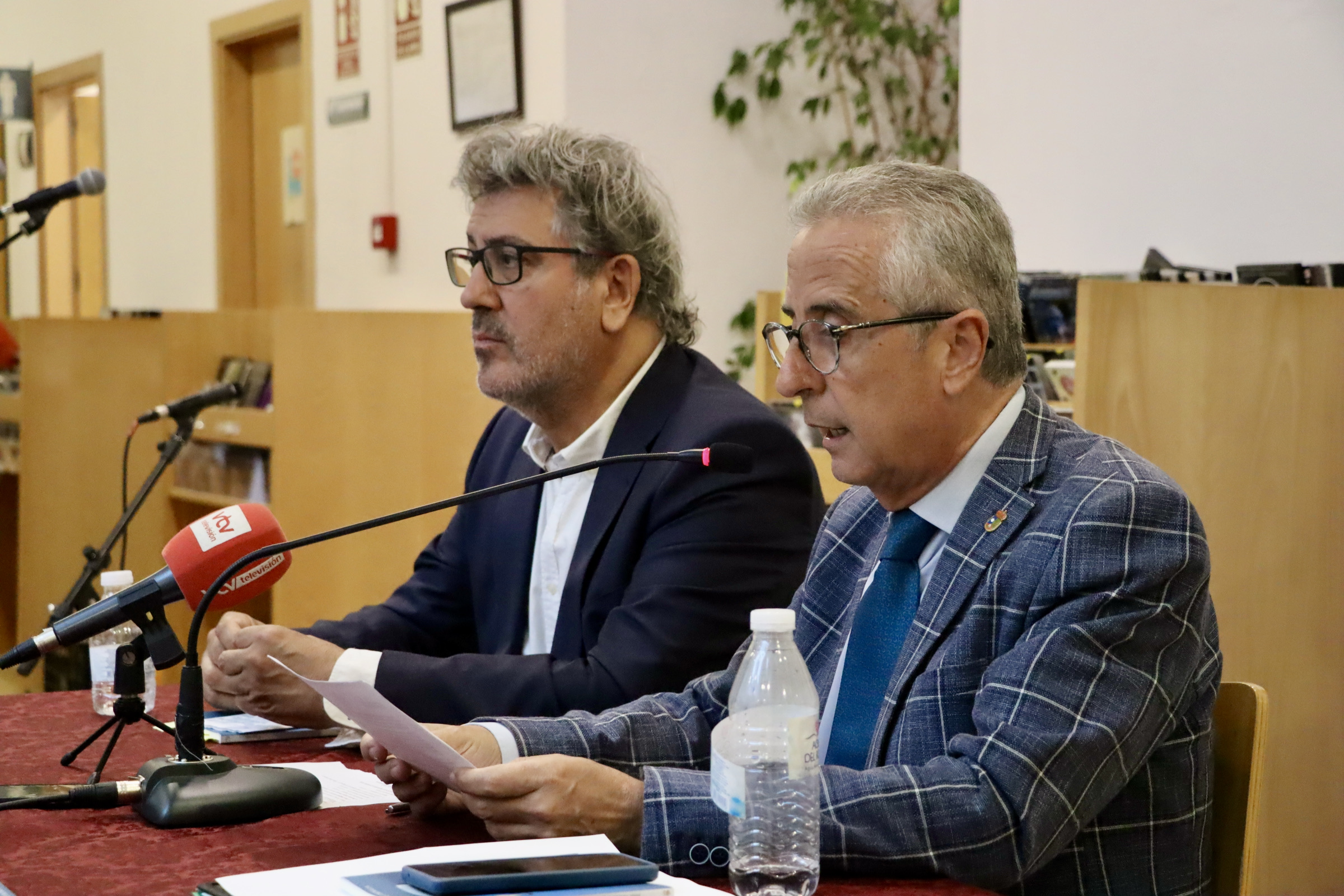 Presentación de "Cerezas", de Juan Vicente Piqueras Presentación de "Cerezas", de Juan Vicente Piqueras