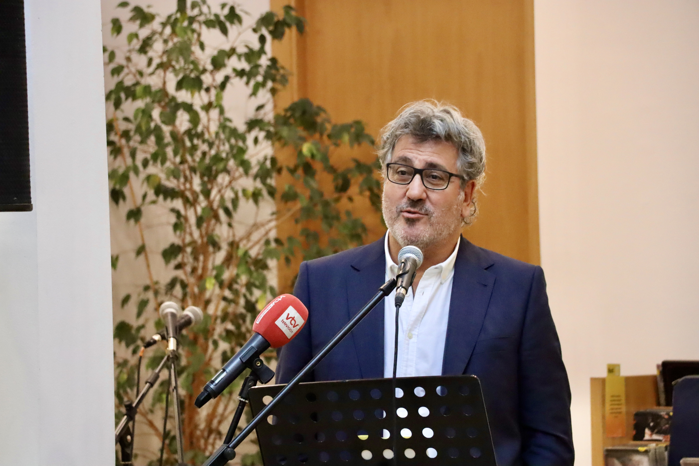 Presentación de "Cerezas", de Juan Vicente Piqueras Presentación de "Cerezas", de Juan Vicente Piqueras