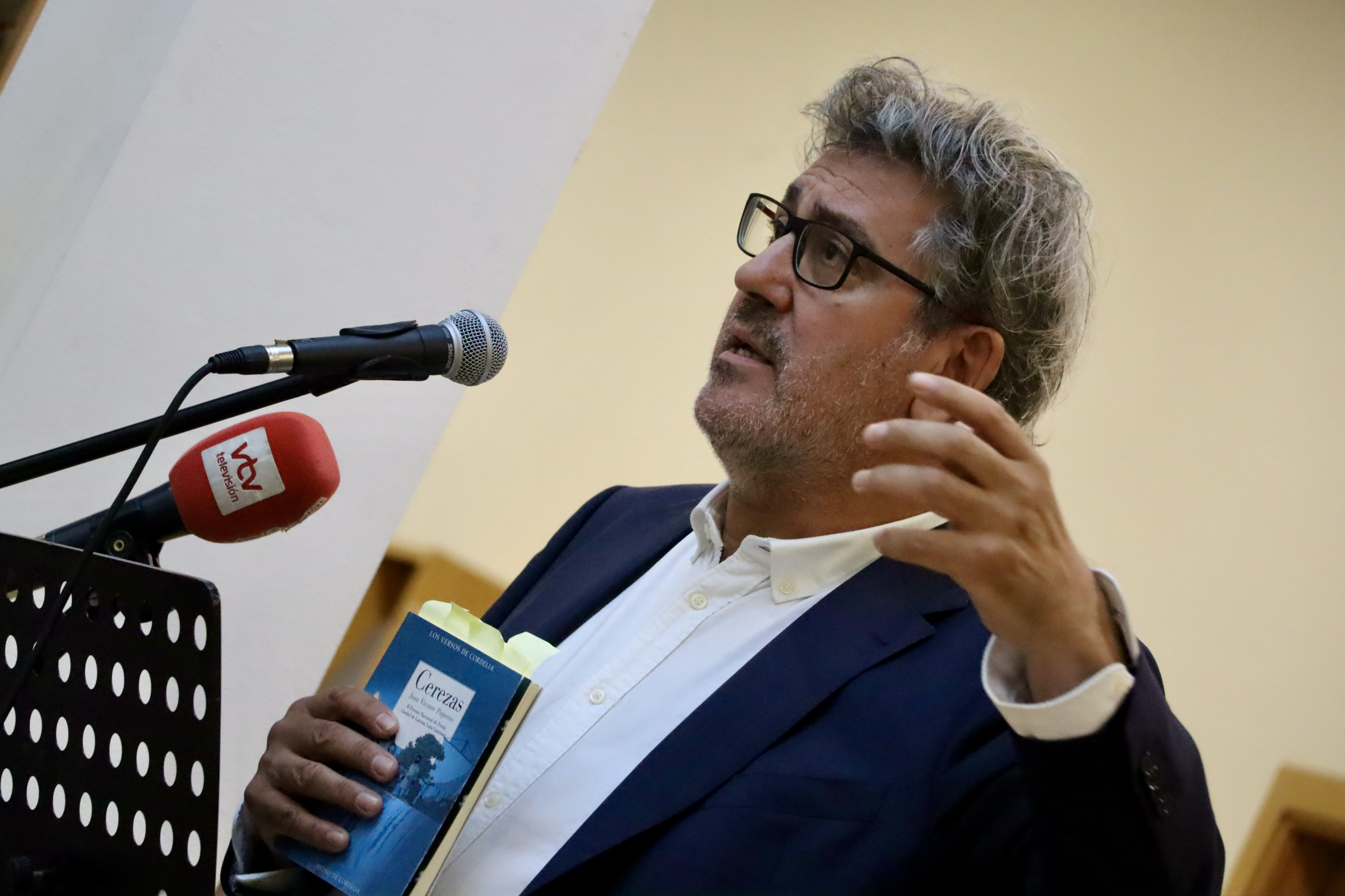 Presentación de "Cerezas", de Juan Vicente Piqueras Presentación de "Cerezas", de Juan Vicente Piqueras