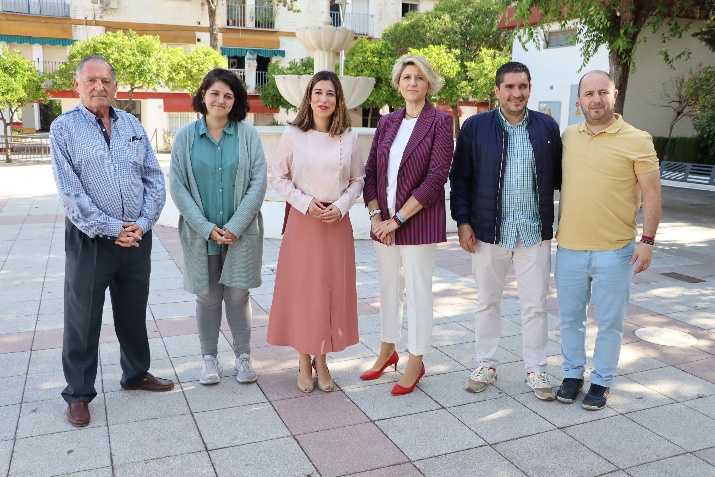 Un momento de la rueda de prensa del PSOE en el barrio de Santa Teresa