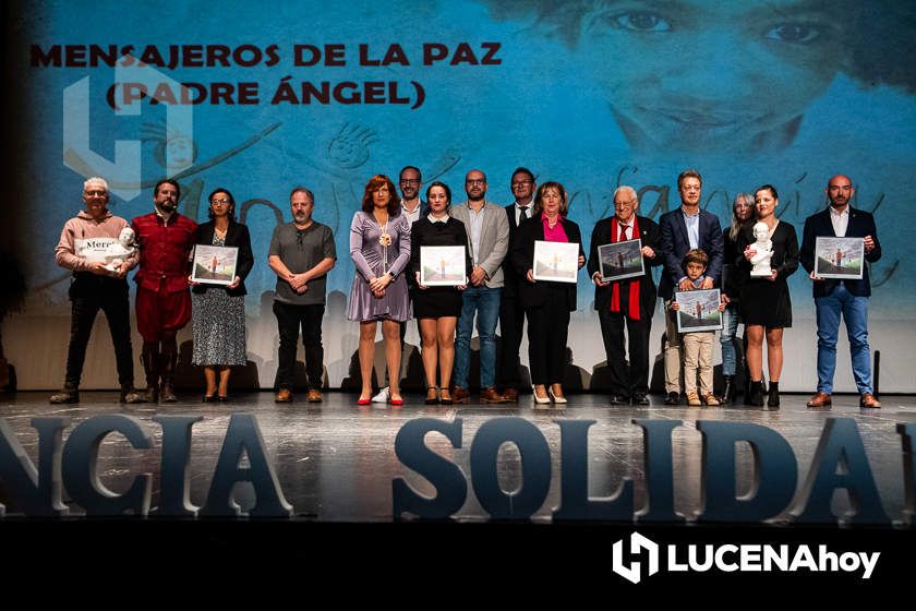  Foto de familia de los galardonados en este edición de los Premios Infancia Solidaria Andalucía 