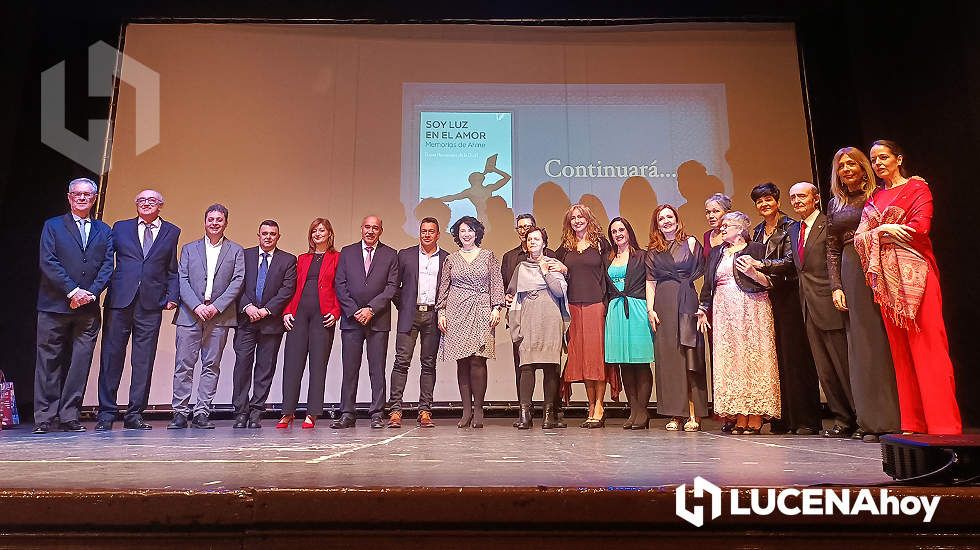  Foto de familia de los premiados en la gala de la editorial Angels Fortune 