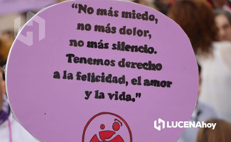 GALERÍA / 25N: Rosas blancas y mensajes escolares para decir un "no" rotundo a la violencia de género en Lucena GALERÍA / 25N: Rosas blancas y mensajes escolares para decir un "no" rotundo a la violencia de género en Lucena