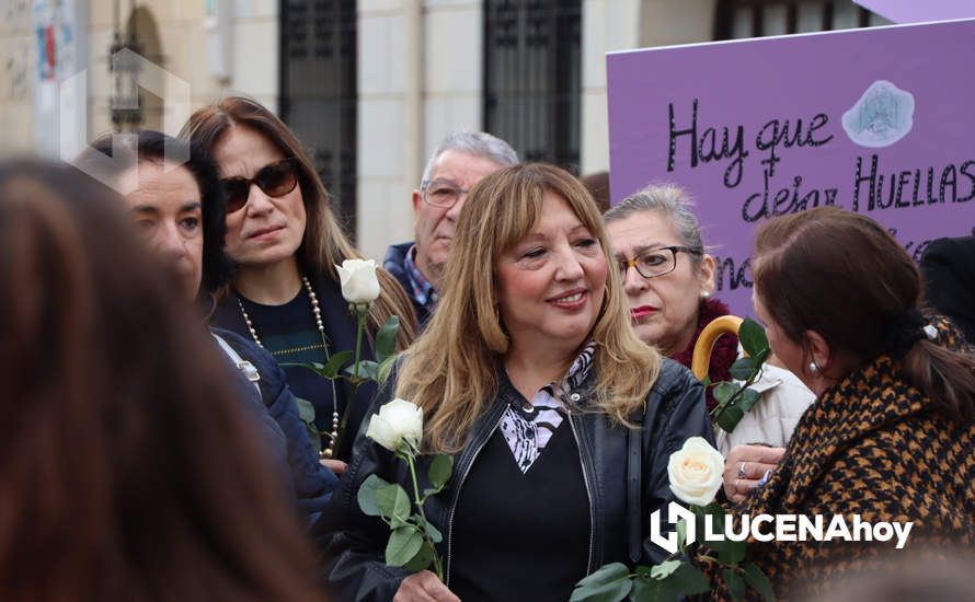 GALERÍA / 25N: Rosas blancas y mensajes escolares para decir un "no" rotundo a la violencia de género en Lucena GALERÍA / 25N: Rosas blancas y mensajes escolares para decir un "no" rotundo a la violencia de género en Lucena