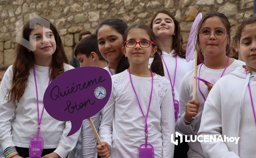 GALERÍA / 25N: Rosas blancas y mensajes escolares para decir un "no" rotundo a la violencia de género en Lucena GALERÍA / 25N: Rosas blancas y mensajes escolares para decir un "no" rotundo a la violencia de género en Lucena