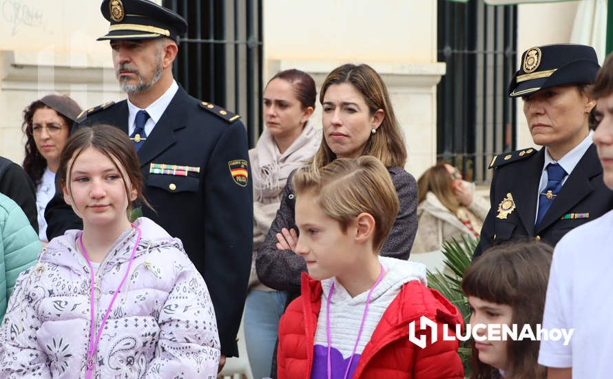 GALERÍA / 25N: Rosas blancas y mensajes escolares para decir un "no" rotundo a la violencia de género en Lucena