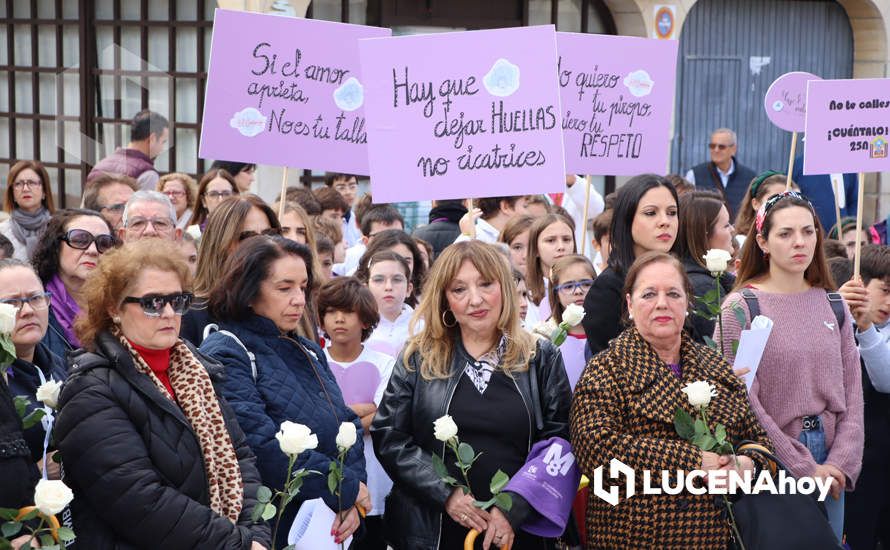 GALERÍA / 25N: Rosas blancas y mensajes escolares para decir un "no" rotundo a la violencia de género en Lucena GALERÍA / 25N: Rosas blancas y mensajes escolares para decir un "no" rotundo a la violencia de género en Lucena