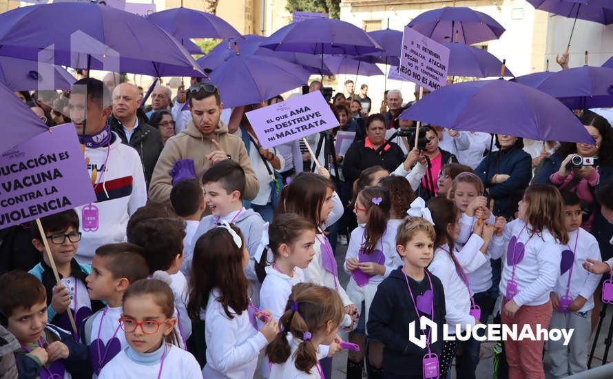 GALERÍA / 25N: Rosas blancas y mensajes escolares para decir un "no" rotundo a la violencia de género en Lucena GALERÍA / 25N: Rosas blancas y mensajes escolares para decir un "no" rotundo a la violencia de género en Lucena
