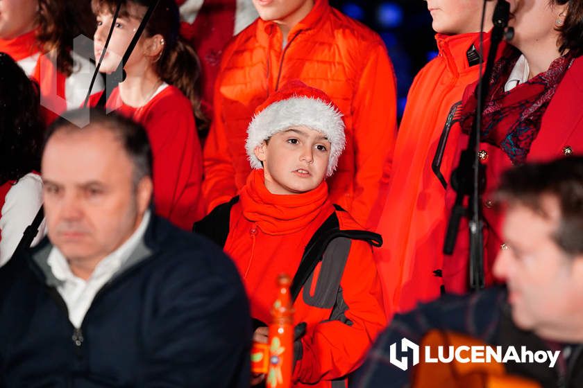 GALERÍA: Las luces de la Navidad son ya protagonistas en las calles y plazas de Lucena tras la inauguración por villancicos del Poblado de Belén