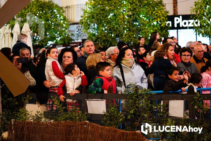 GALERÍA: Las luces de la Navidad son ya protagonistas en las calles y plazas de Lucena tras la inauguración por villancicos del Poblado de Belén