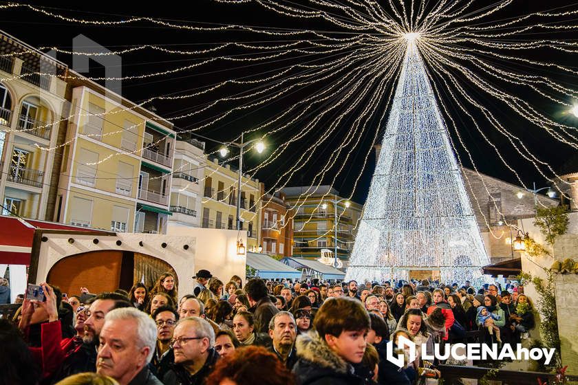 GALERÍA: Las luces de la Navidad son ya protagonistas en las calles y plazas de Lucena tras la inauguración por villancicos del Poblado de Belén