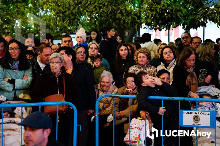 GALERÍA: Las luces de la Navidad son ya protagonistas en las calles y plazas de Lucena tras la inauguración por villancicos del Poblado de Belén