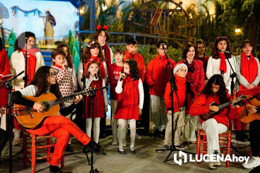 GALERÍA: Las luces de la Navidad son ya protagonistas en las calles y plazas de Lucena tras la inauguración por villancicos del Poblado de Belén