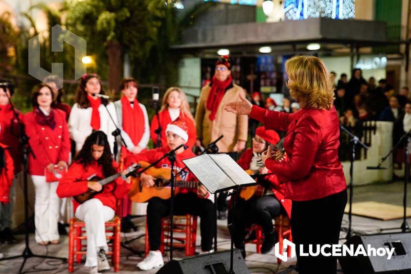 GALERÍA: Las luces de la Navidad son ya protagonistas en las calles y plazas de Lucena tras la inauguración por villancicos del Poblado de Belén