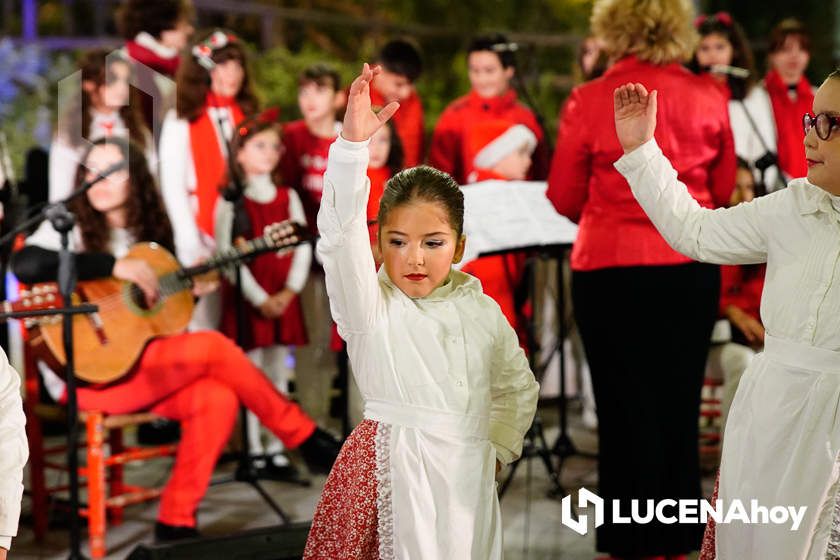 GALERÍA: Las luces de la Navidad son ya protagonistas en las calles y plazas de Lucena tras la inauguración por villancicos del Poblado de Belén