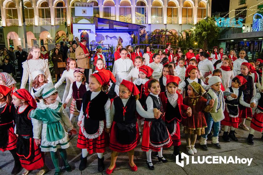 GALERÍA: Las luces de la Navidad son ya protagonistas en las calles y plazas de Lucena tras la inauguración por villancicos del Poblado de Belén