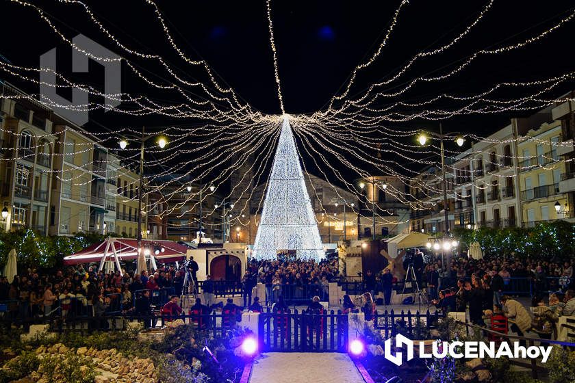 Una imagen de la Plaza Nueva y el poblado navideño. Archivo