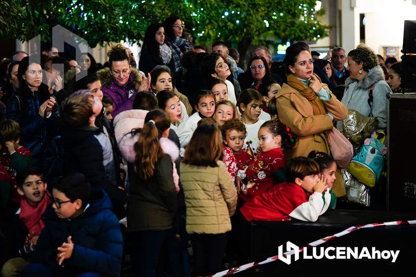 GALERÍA: Las luces de la Navidad son ya protagonistas en las calles y plazas de Lucena tras la inauguración por villancicos del Poblado de Belén