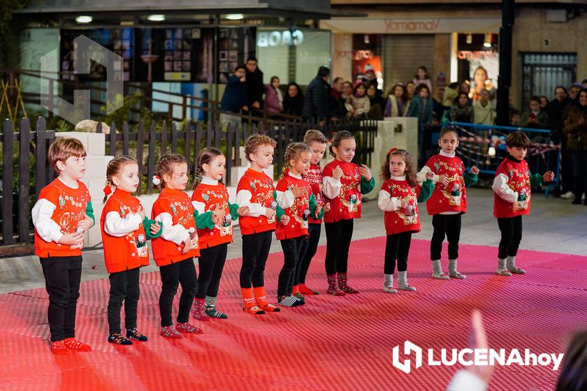 GALERÍA: Las luces de la Navidad son ya protagonistas en las calles y plazas de Lucena tras la inauguración por villancicos del Poblado de Belén