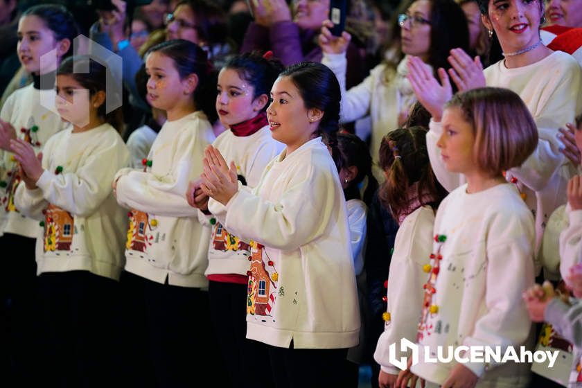 GALERÍA: Las luces de la Navidad son ya protagonistas en las calles y plazas de Lucena tras la inauguración por villancicos del Poblado de Belén