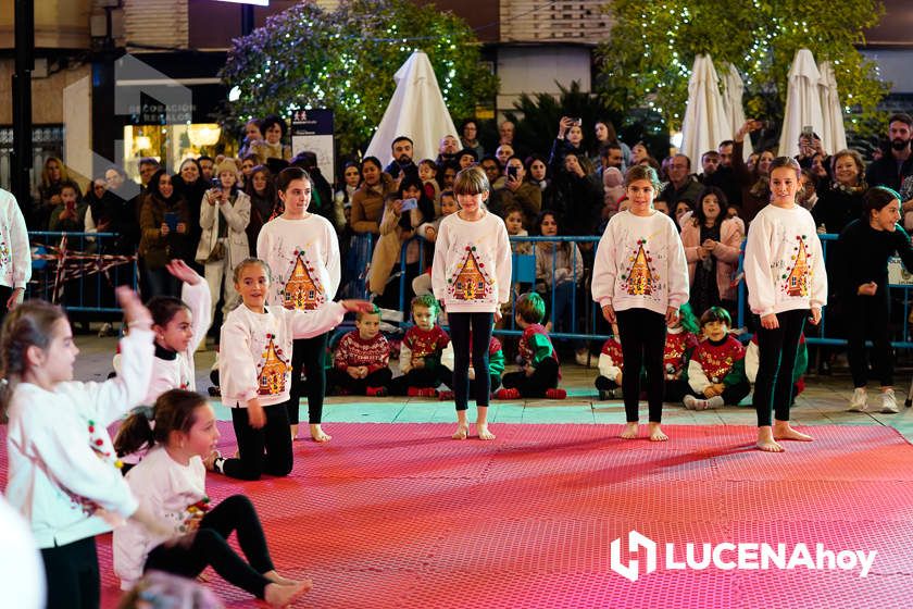 GALERÍA: Las luces de la Navidad son ya protagonistas en las calles y plazas de Lucena tras la inauguración por villancicos del Poblado de Belén