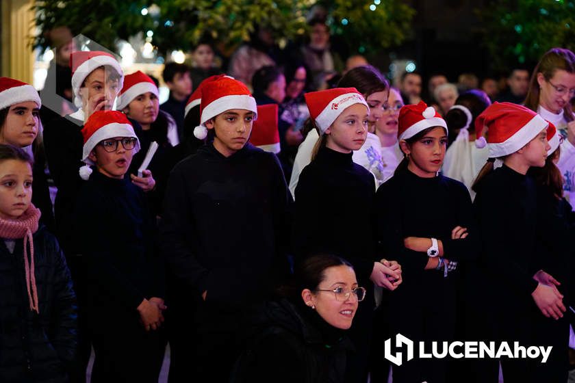 GALERÍA: Las luces de la Navidad son ya protagonistas en las calles y plazas de Lucena tras la inauguración por villancicos del Poblado de Belén