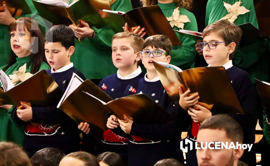 GALERÍA: La Coral Lucentina y la Orquesta y Coro del Conservatorio Profesional 'Maestro Chicano Muñoz' deslumbran con su concierto de Navidad GALERÍA: La Coral Lucentina y la Orquesta y Coro del Conservatorio Profesional 'Maestro Chicano Muñoz' deslumbran con su concierto de Navidad