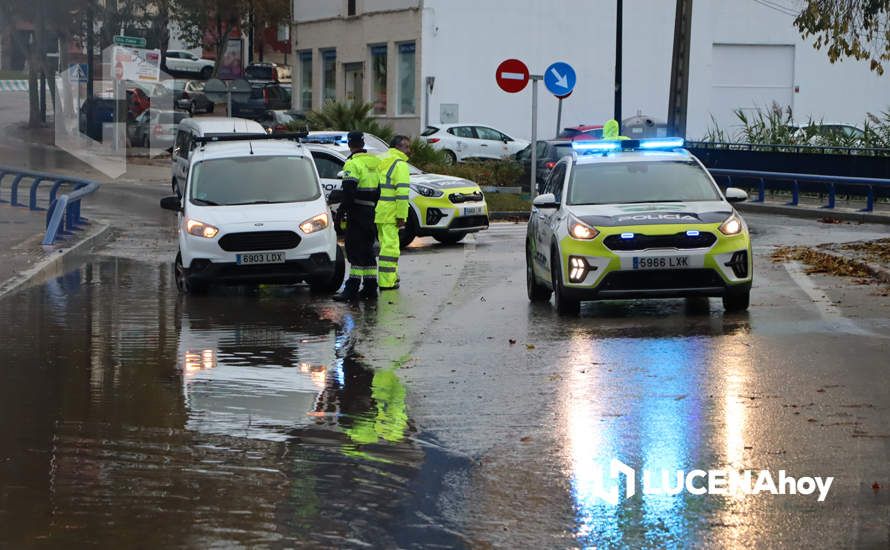 GALERÍA: Los 15 litros por metro cuadrado que ha dejado el intenso aguacero de esta tarde ocasionan grandes embolsamientos de agua y cortes de tráfico en distintos puntos de la ciudad GALERÍA: Los 15 litros por metro cuadrado que ha dejado el intenso aguacero de esta tarde ocasionan grandes embolsamientos de agua y cortes de tráfico en distintos puntos de la ciudad