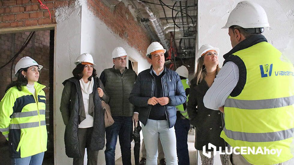  Raquel López y el resto de autoridades durante su visita a las obras de la nueva sede judicial de Lucena. 